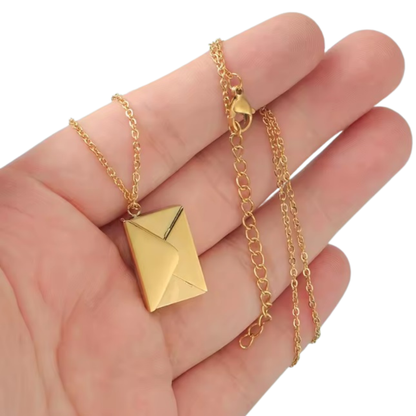 златисто колие от стомана с имена или послание на ръка