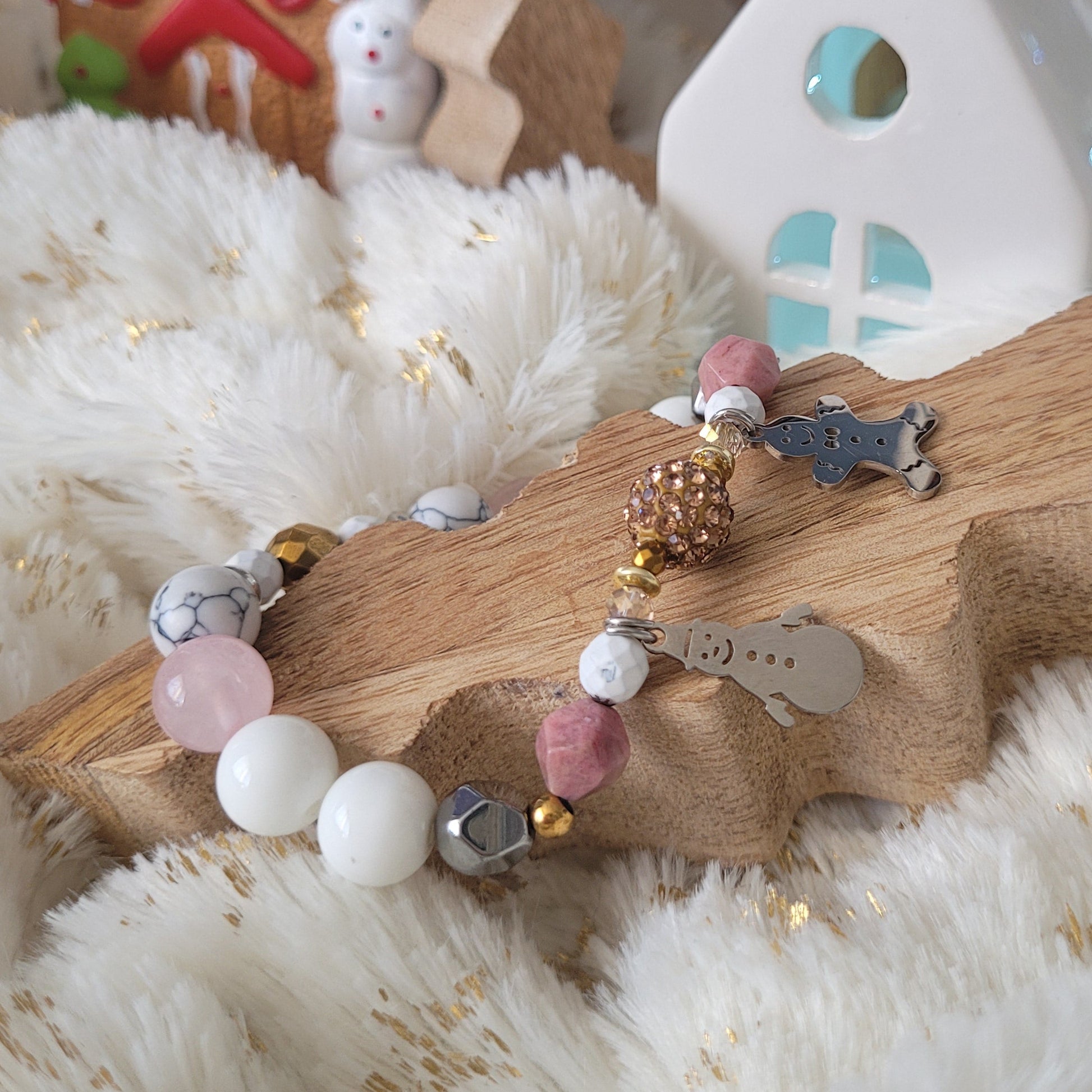 подарък за Коледа за жена - гривна от камъни