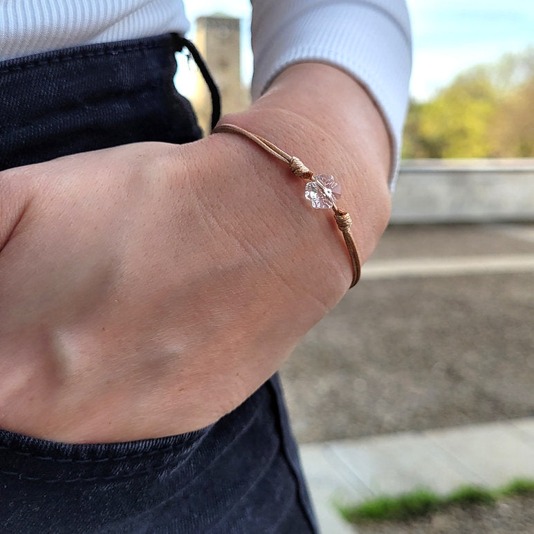 Гривна с кристал Swarovski - Crystal Clover. Гривна против уроки, подходяща за деца и жени.