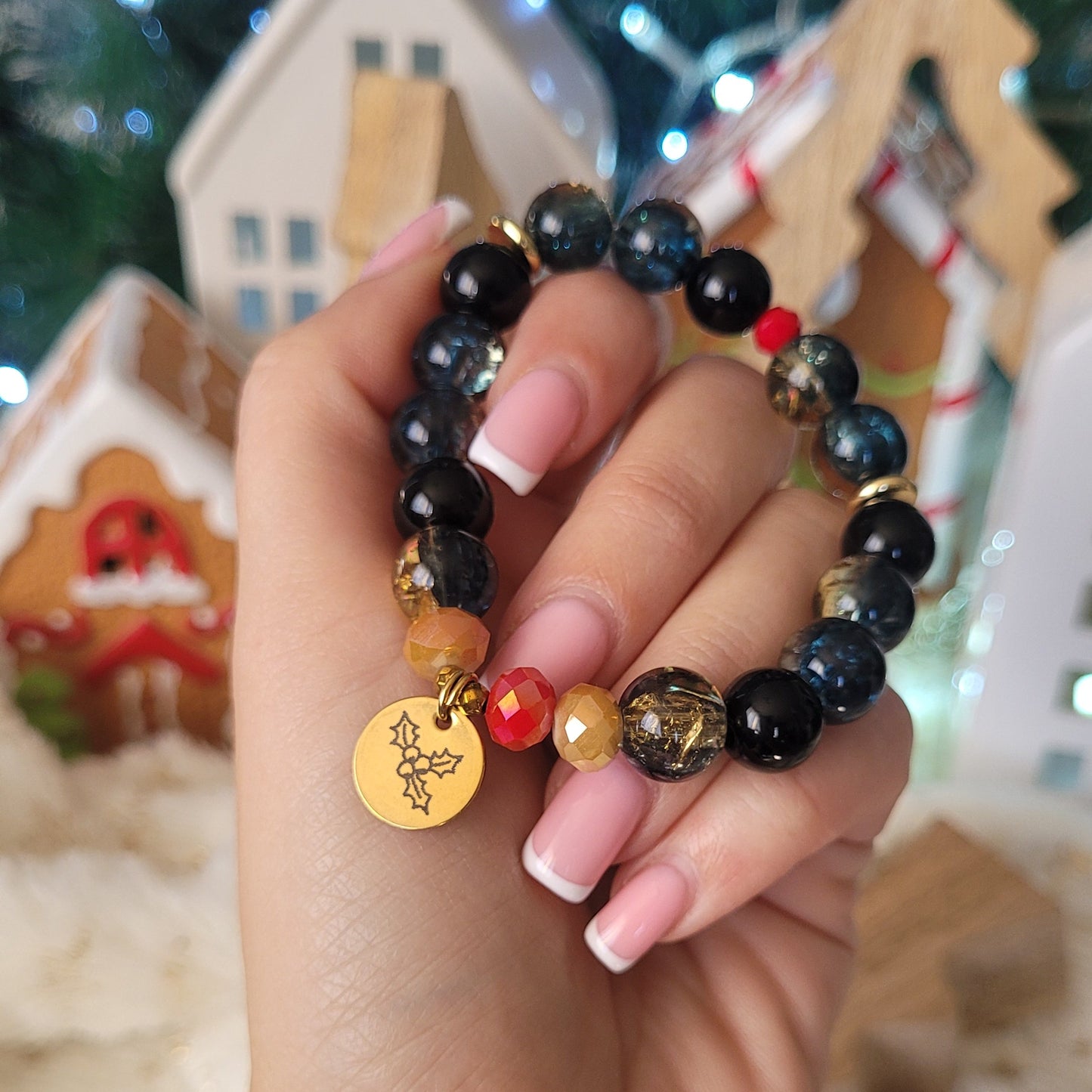 гривна с камъни - подарък за жена за Коледа - гравирана висулка имел