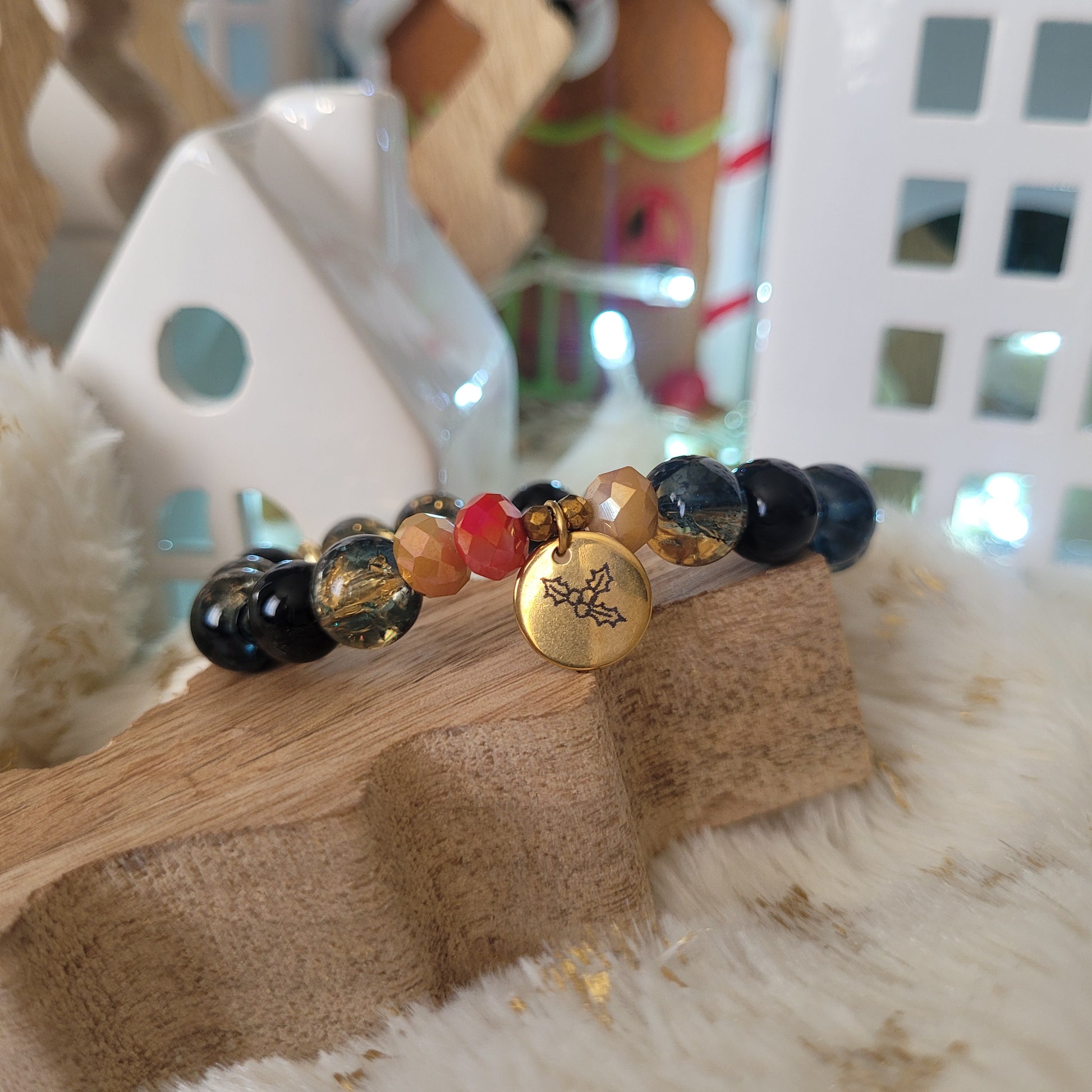 дамска гривна с камъни - подарък за Коледа