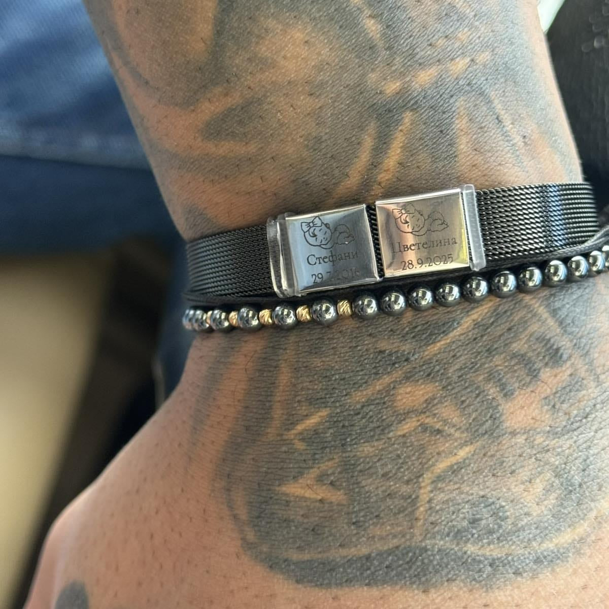 гривна от медицинска стомана с имена и дати