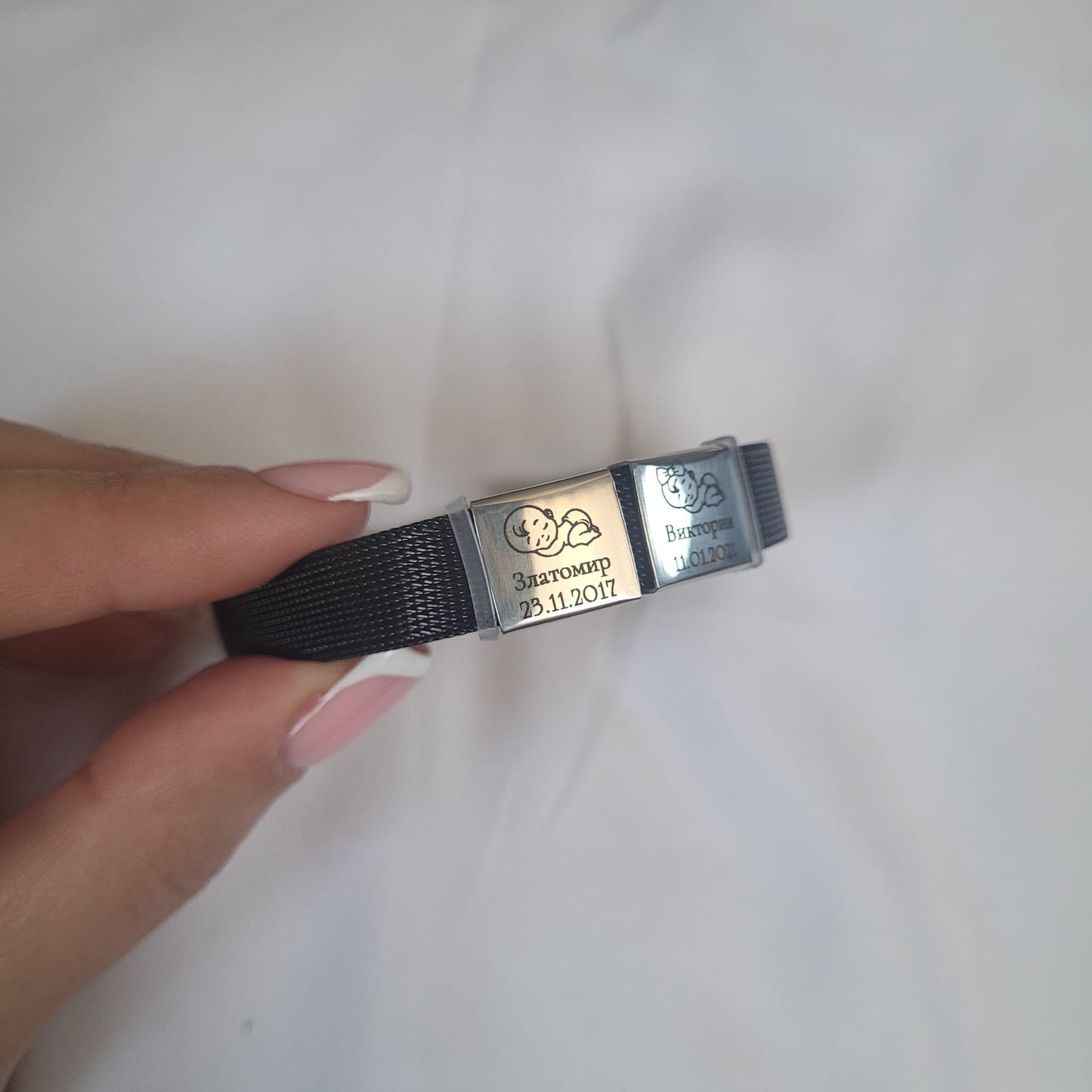 гривна от медицинска стомана с имена на деца